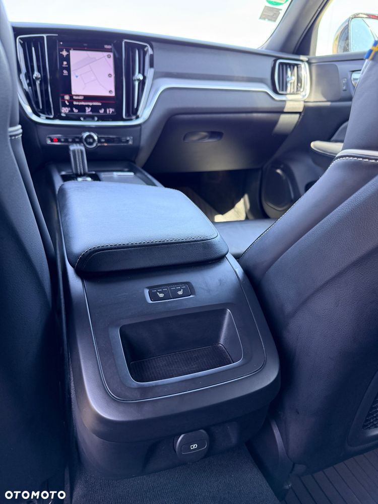 Volvo V60 B4 D R-Design - 24