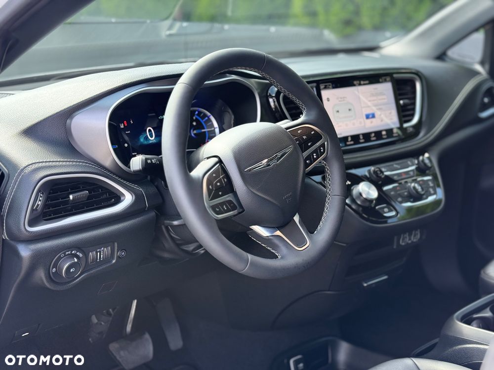 Chrysler Pacifica - 12