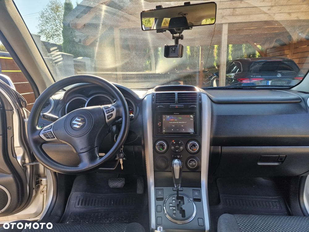 Suzuki Grand Vitara 2.7 V6 Premium - 10