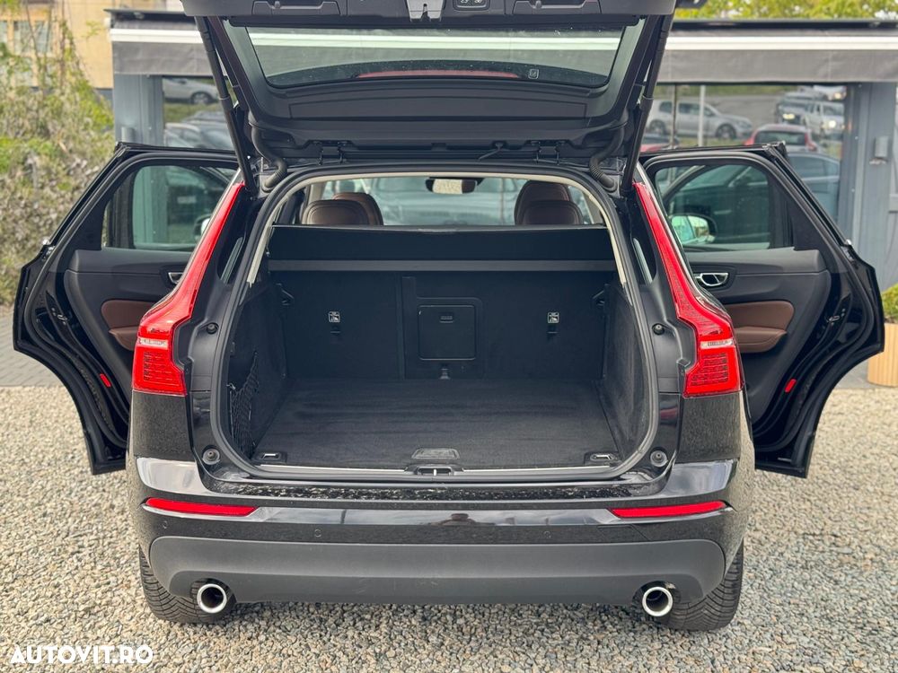 Volvo XC 60 B4 D AWD Geartronic Momentum Pro - 17