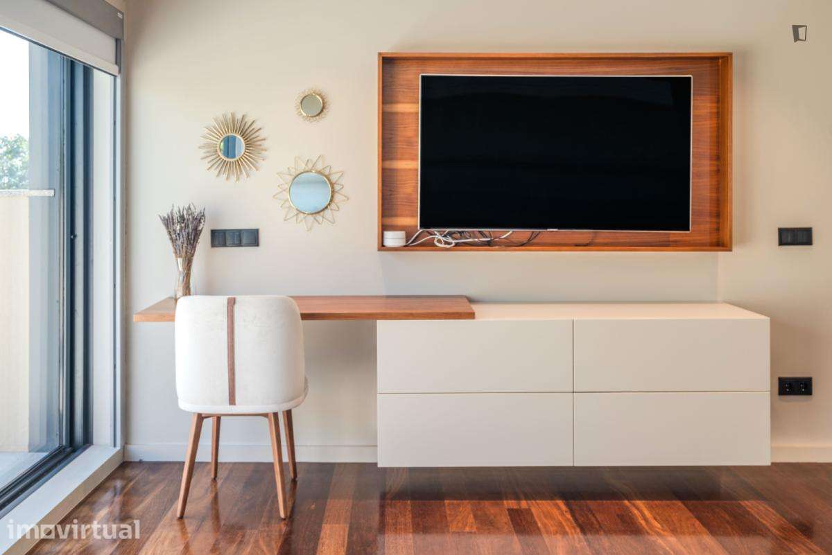 Quarto - localizado em Lordelo do Ouro Porto - Grande imagem: 5/13