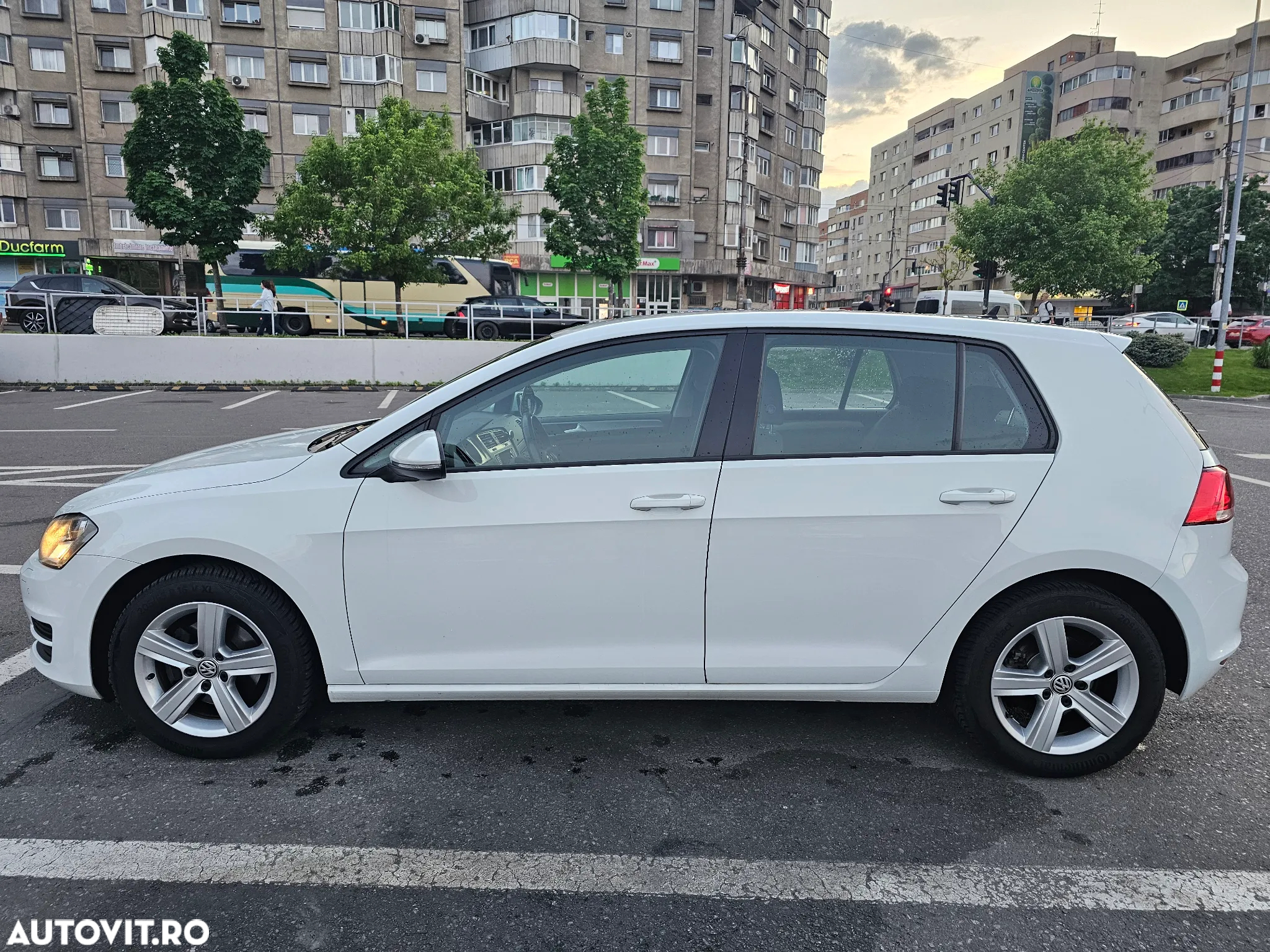 Volkswagen Golf - 2