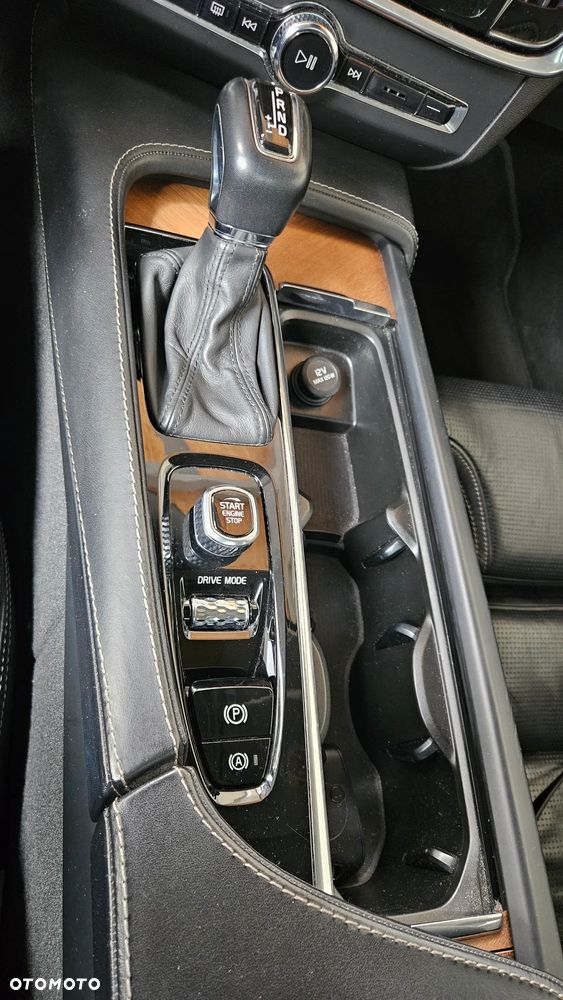 Volvo V90 D4 AWD Geartronic Inscription - 12