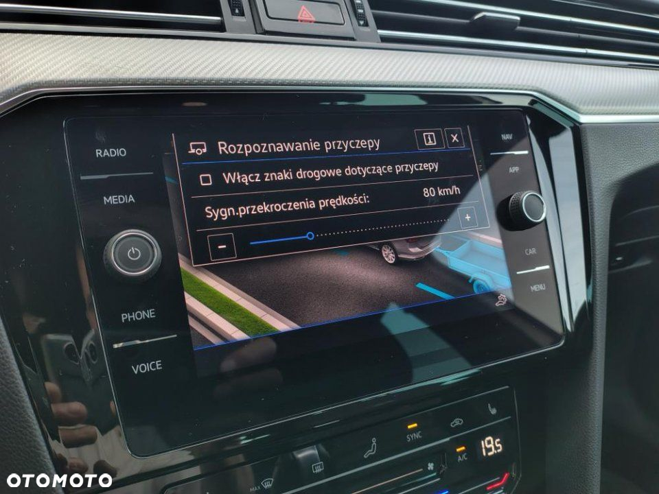 Volkswagen Passat - 31