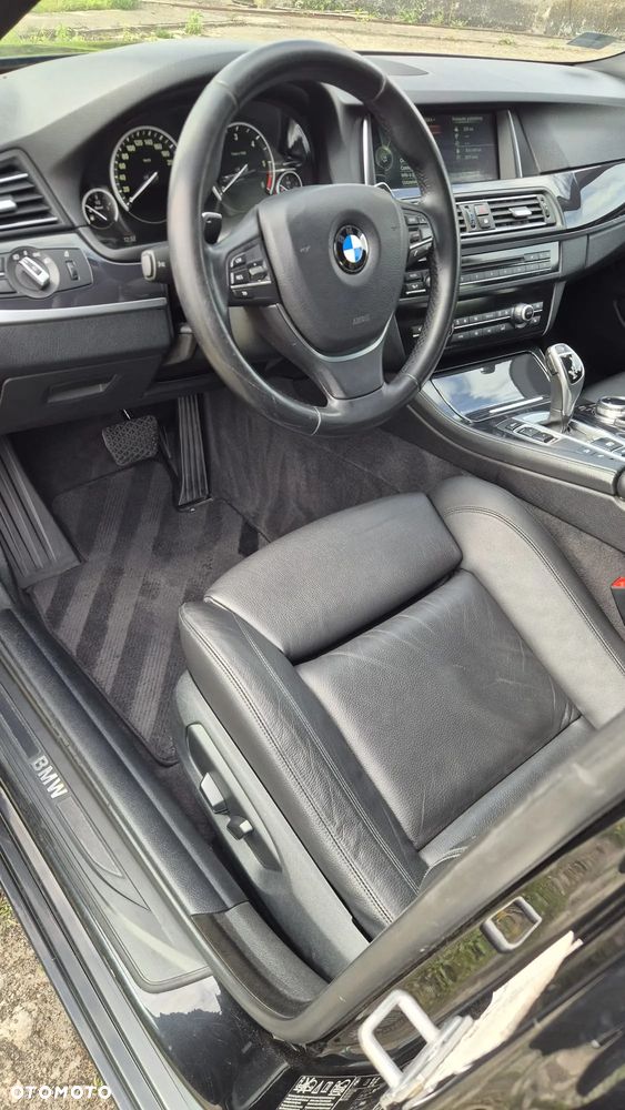 BMW Seria 5 525d xDrive - 13