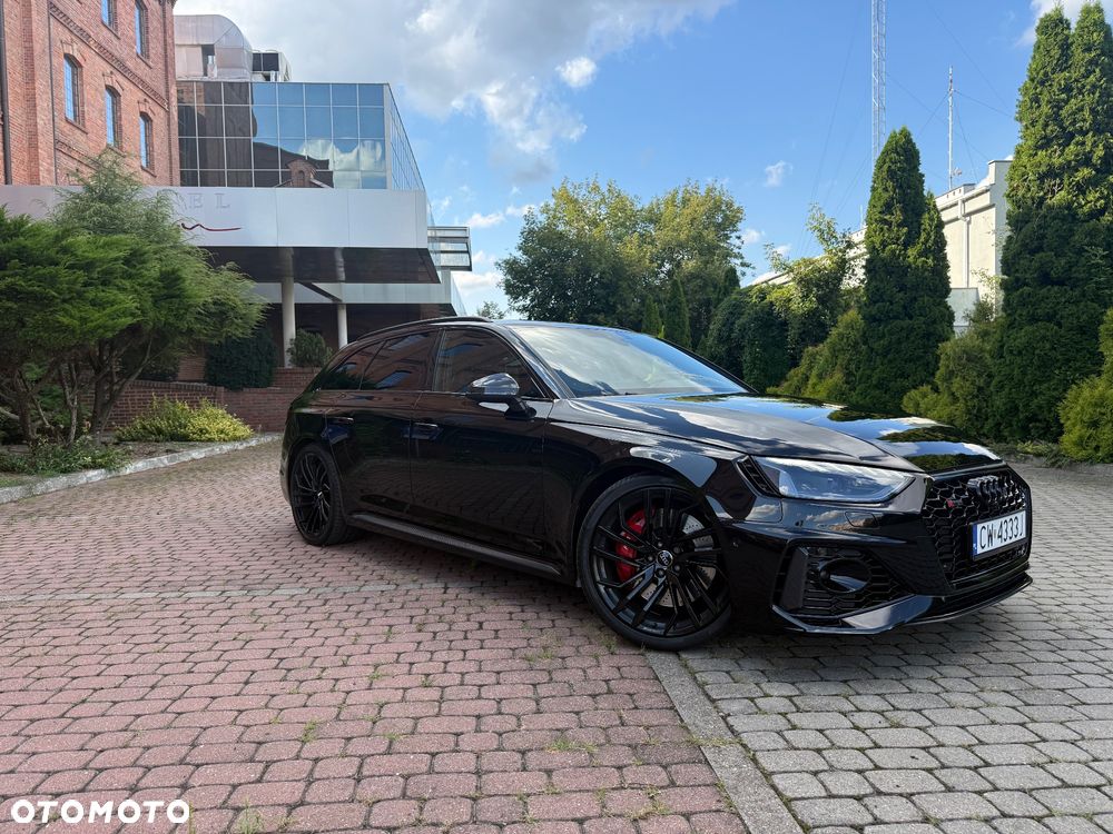 Audi RS4 Avant - 9
