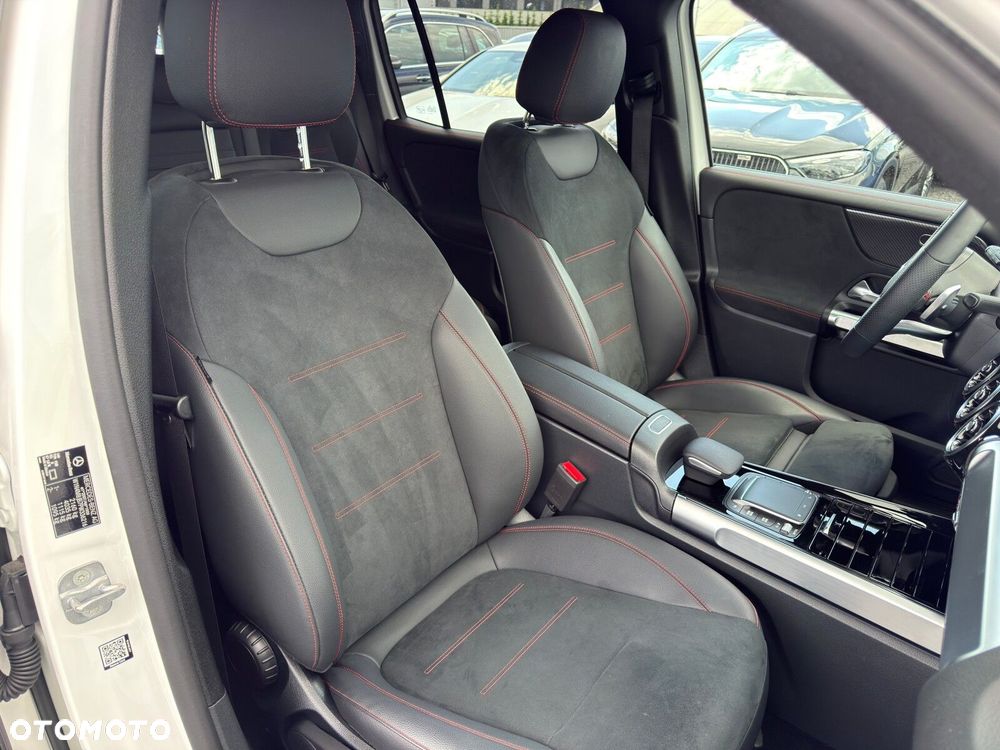 Mercedes-Benz GLB 200 AMG Line 7G-DCT - 24