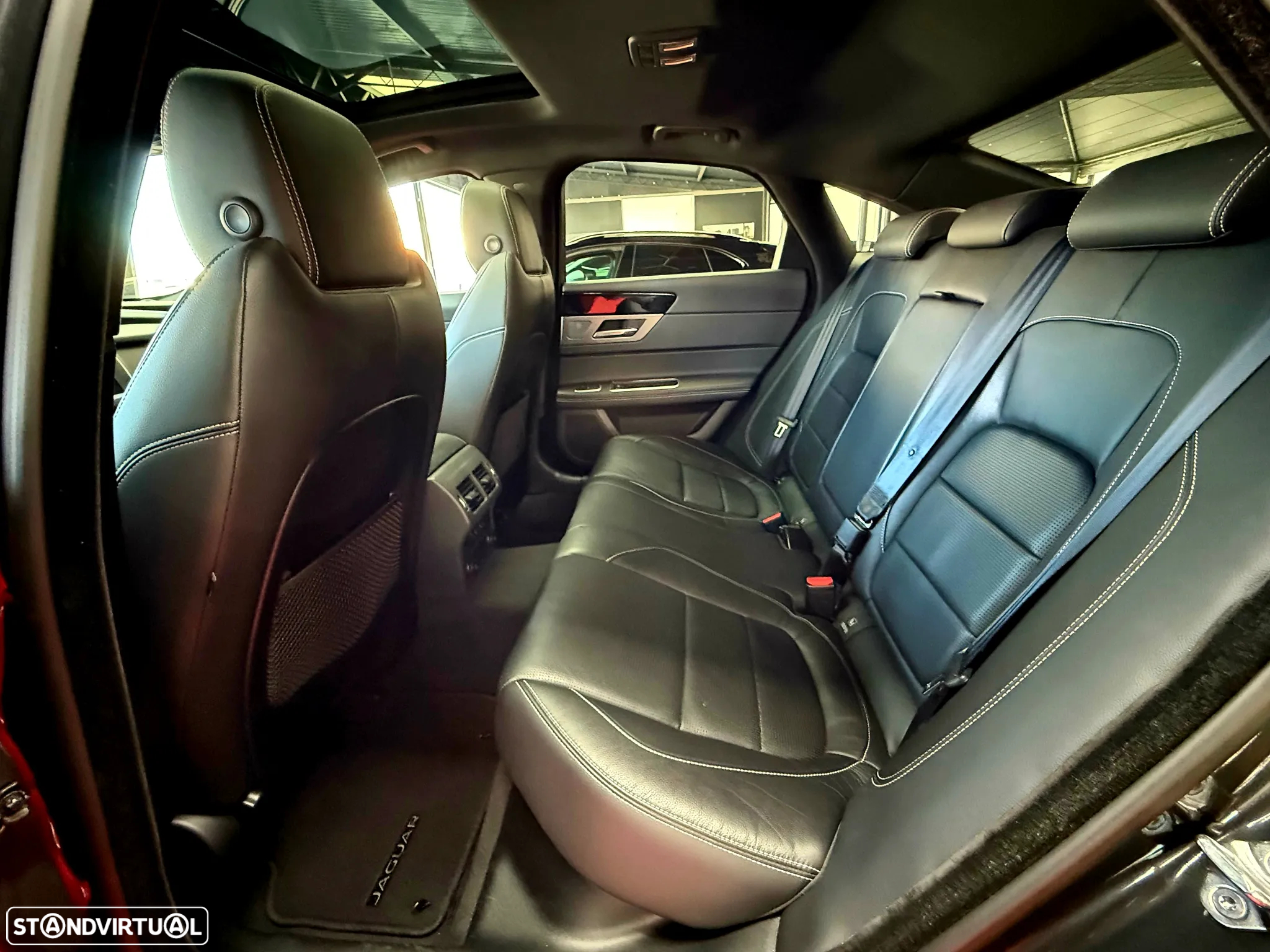 Jaguar XF 3.0 TDV6 300 Sport - 12
