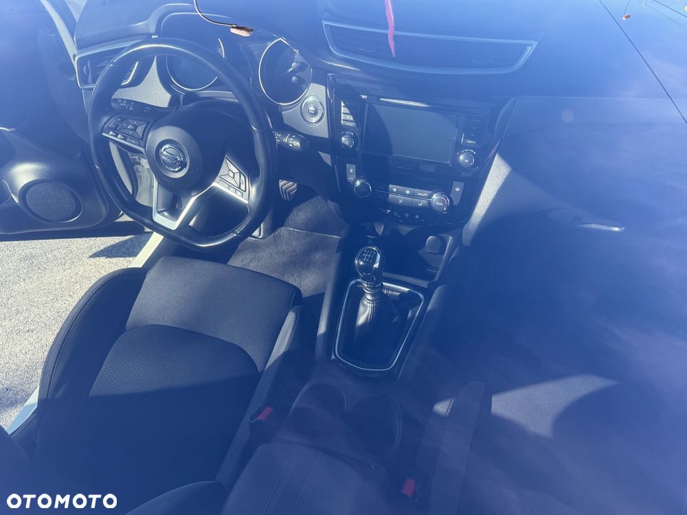 Nissan Qashqai 1.3 DIG-T TEKNA - 26