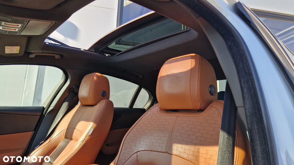 Jaguar XE 2.0 D200 mHEV R-Dynamic HSE - 13