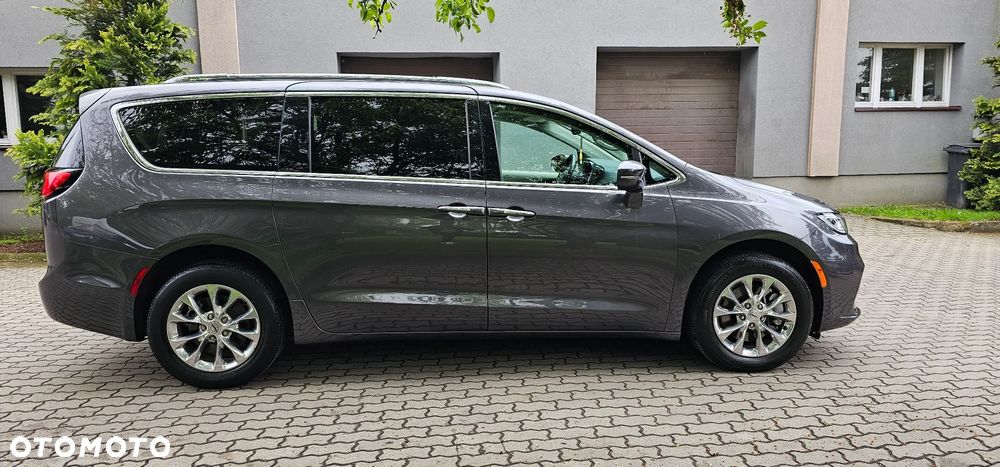 Chrysler Pacifica - 8