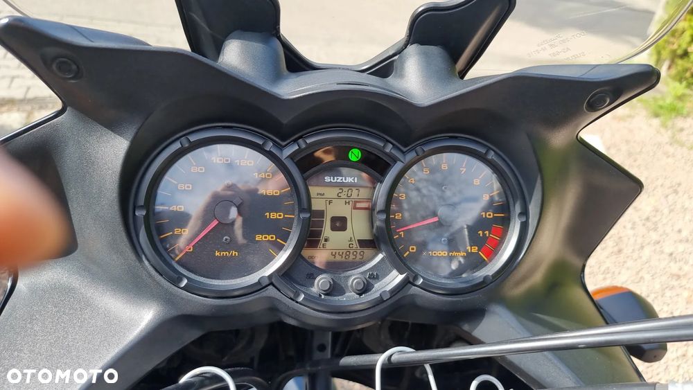 Suzuki V-STROM - 10