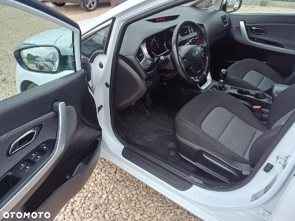 Kia Ceed 1.6 CRDi 128 Dream-Team Edition - 11
