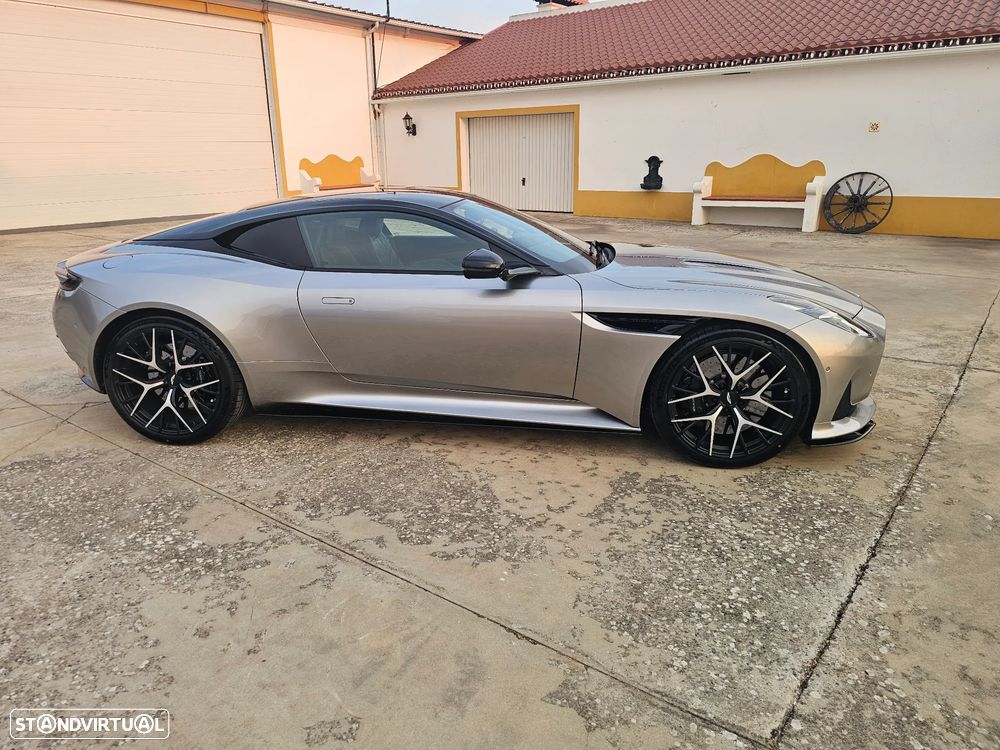 Aston Martin DB12 Coupé V8 - 11