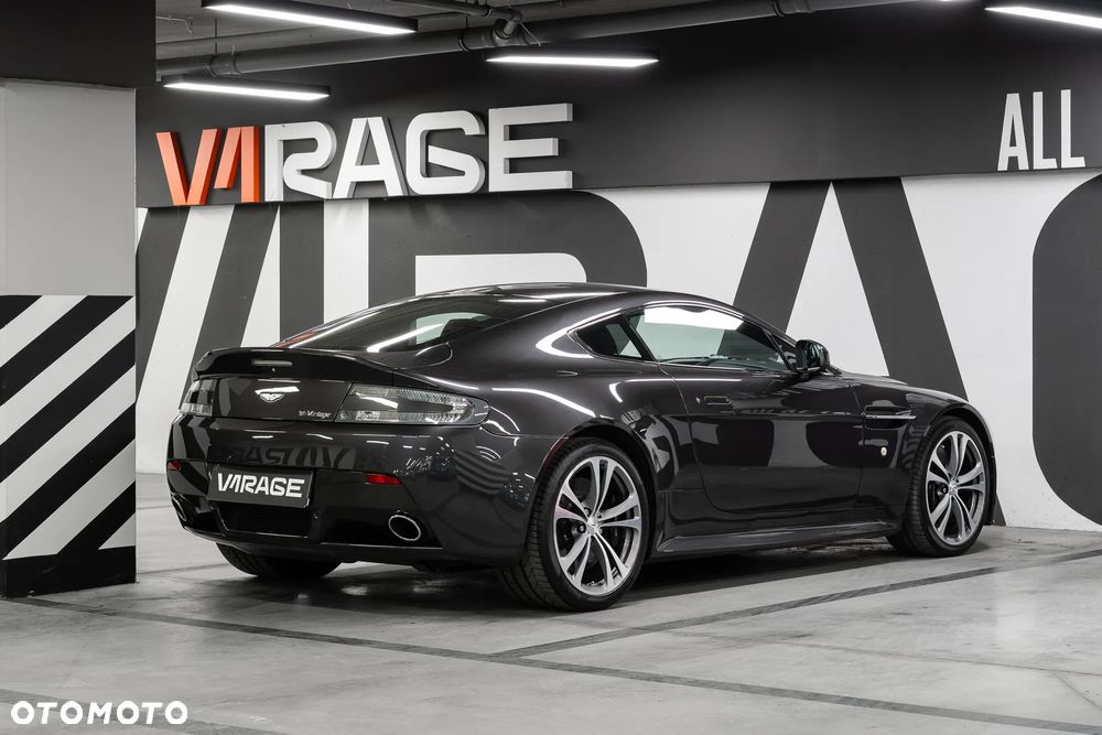 Aston Martin V12 Vantage - 15