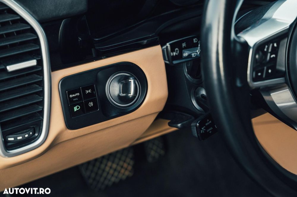 Porsche Cayenne - 12