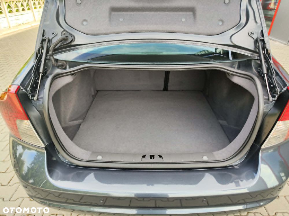 Volvo S40 2.0D - 25