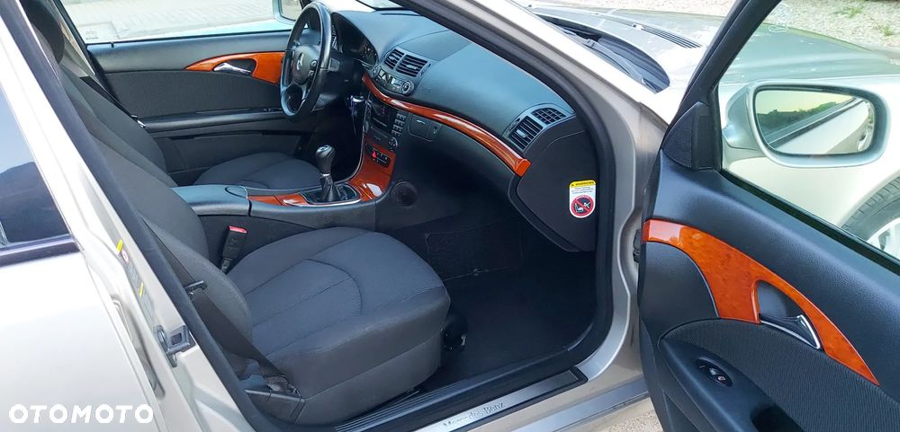 Mercedes-Benz Klasa E 200 Kompressor Avantgarde - 32