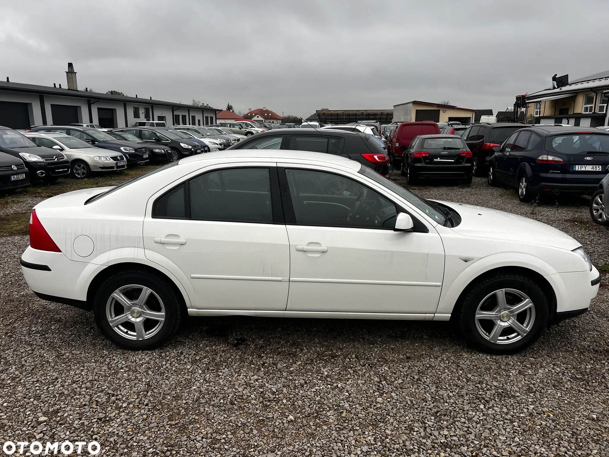 Ford Mondeo 2.0 Ambiente - 11