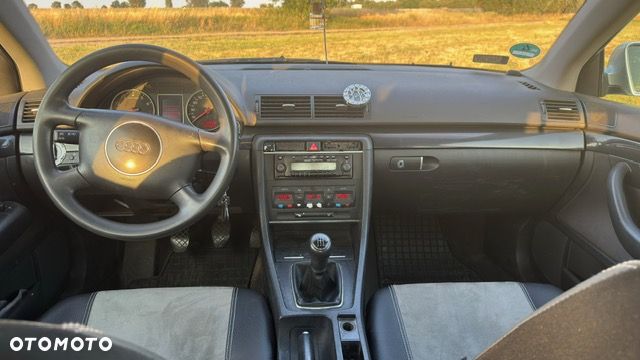 Audi A4 Limousine 1.6 - 9
