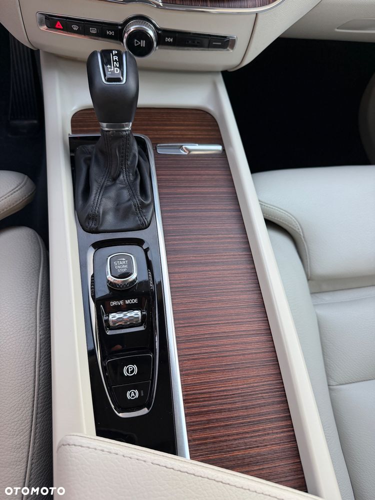 Volvo XC 60 D4 Momentum Pro - 12