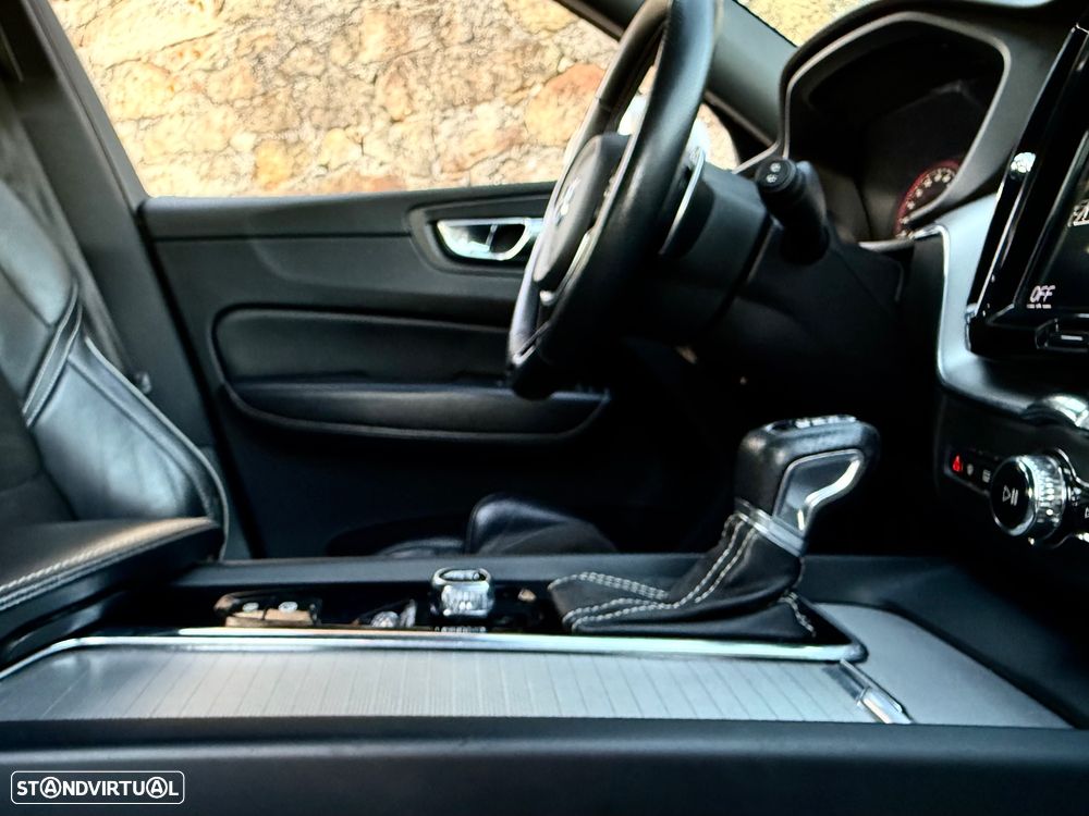 Volvo XC 60 2.0 D4 R-Design Geartronic - 42