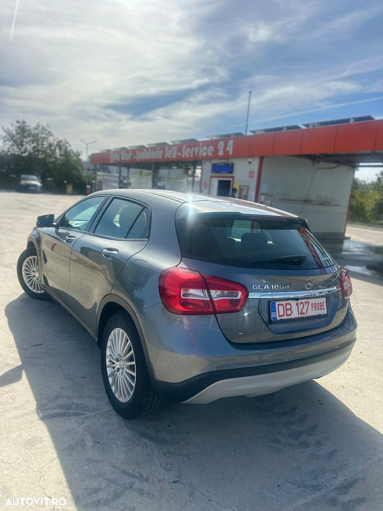 Mercedes-Benz GLA 180 d - 6