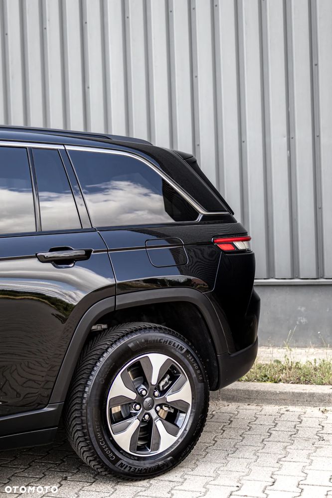 Jeep Grand Cherokee - 34
