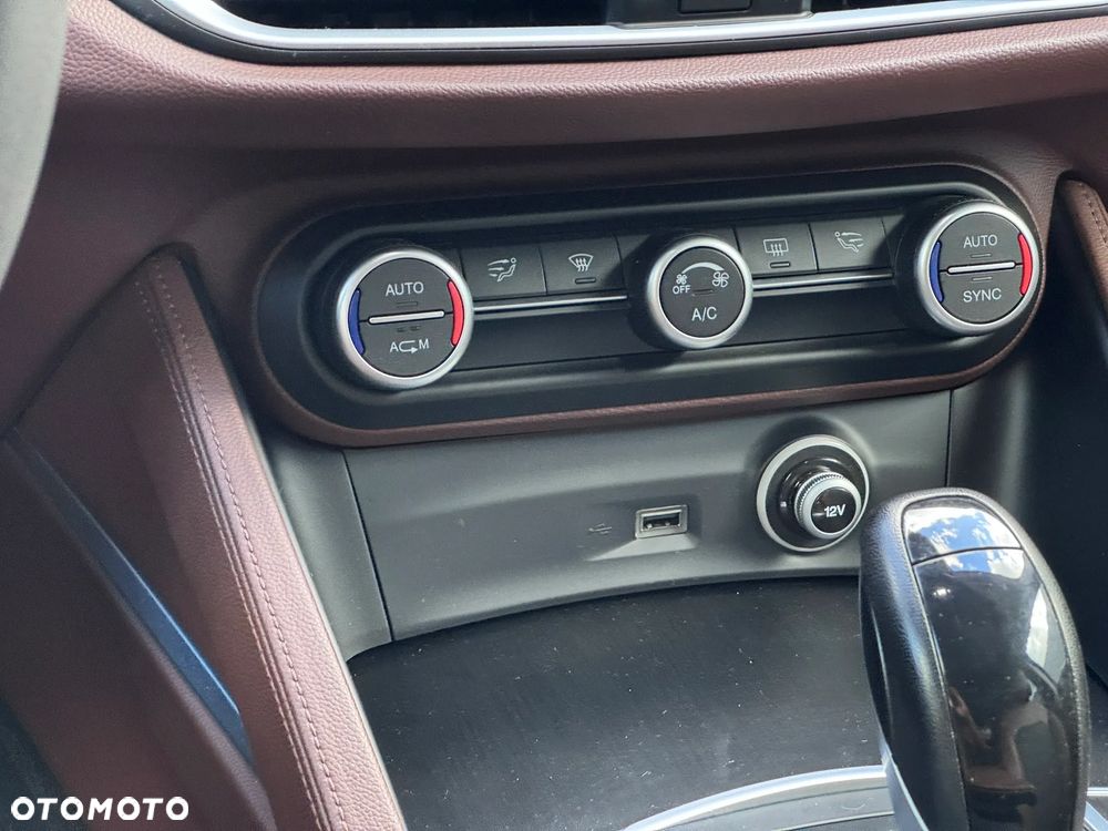 Alfa Romeo Stelvio 2.2 JTDM - 32