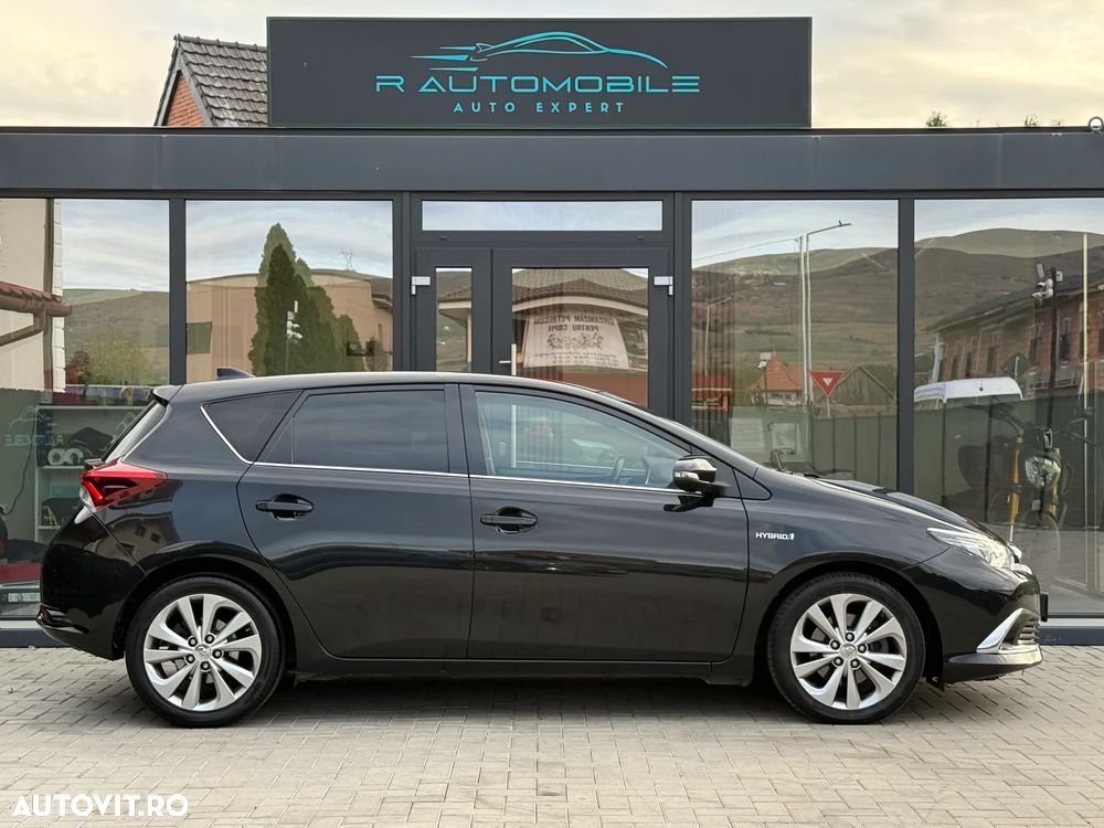Toyota Auris 1.8 L VVT-i Hybrid Sol + - 2