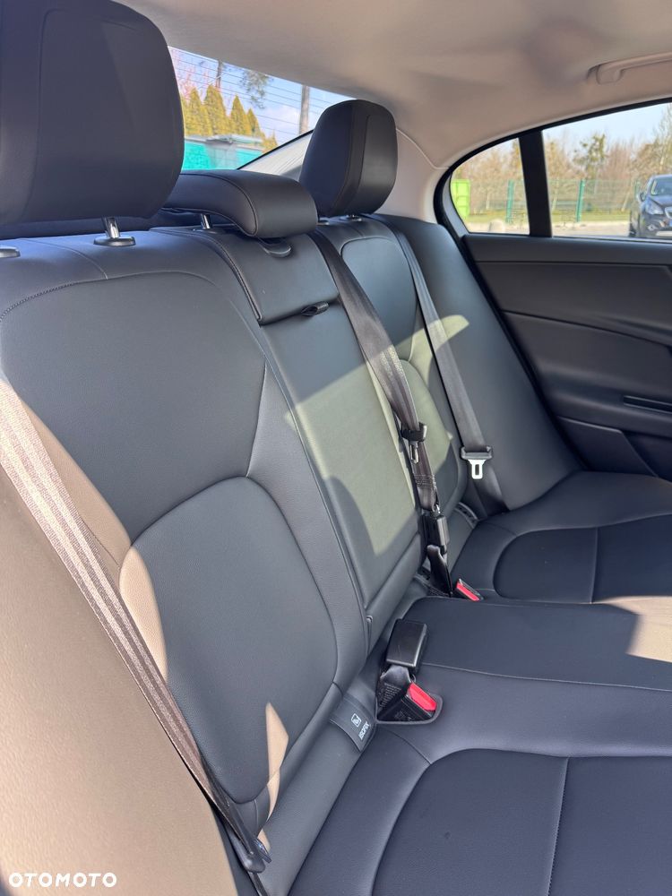 Jaguar XE 25t Prestige - 14