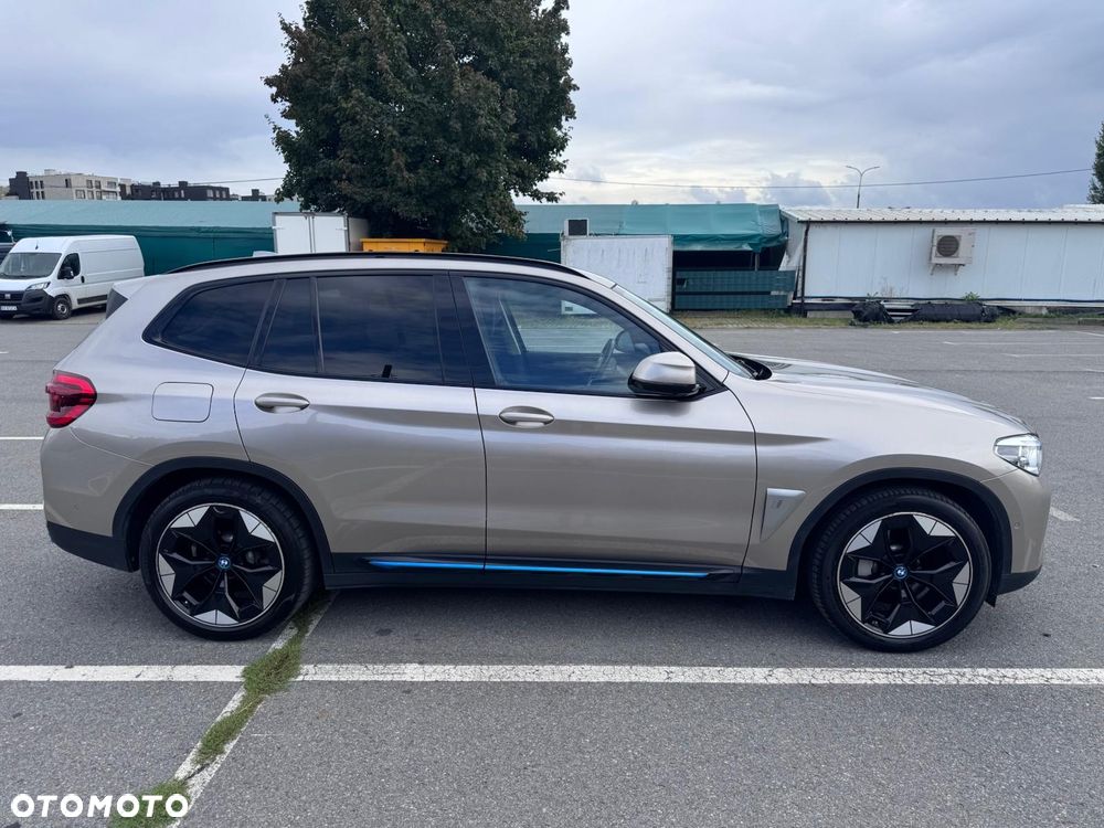 BMW iX3 Standard - 3
