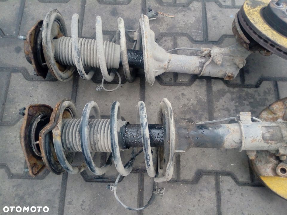 Hyundai Matrix 1,5 CRDI mcpherson przod prawy lewy - 1