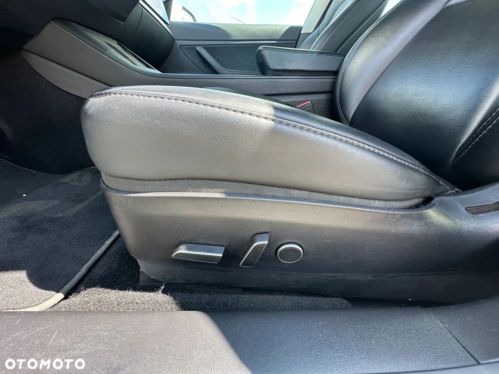 Tesla Model 3 - 11