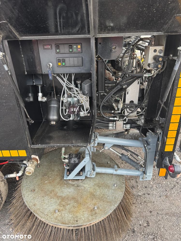 Aebi Schmidt BRODDWAY SENIOR 2000 / JAK NOWA BEZ ADBLU I DPF - 10