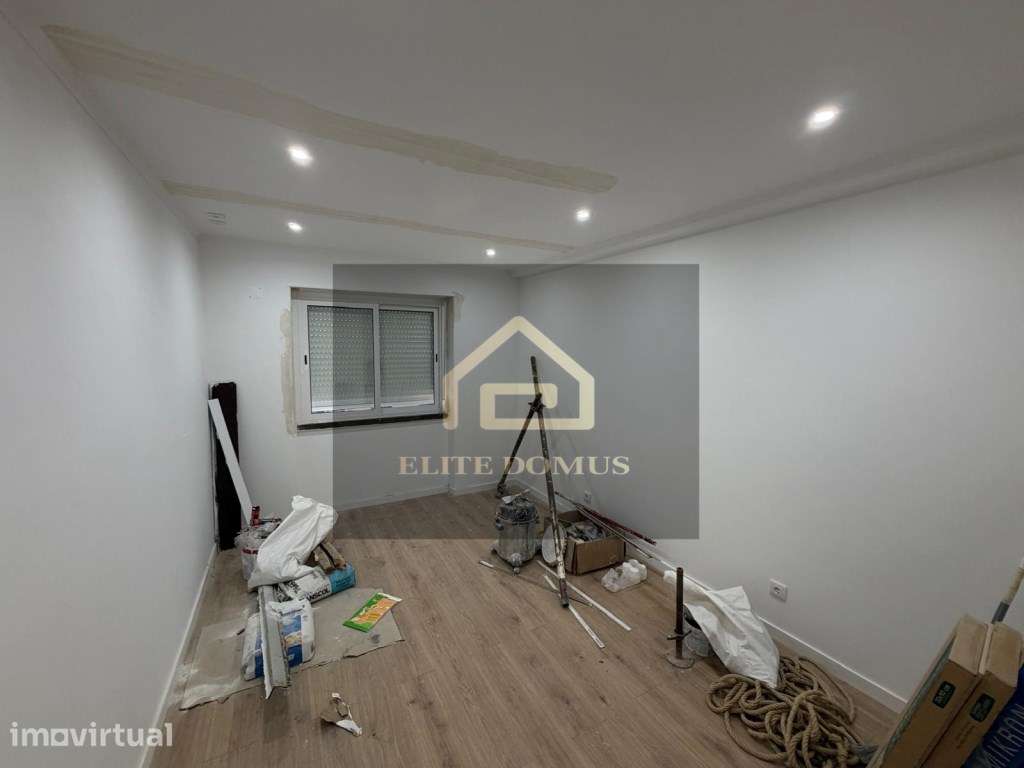 T3 com suíte, Totalmente Remodelado - Amadora! - Grande imagem: 3/20