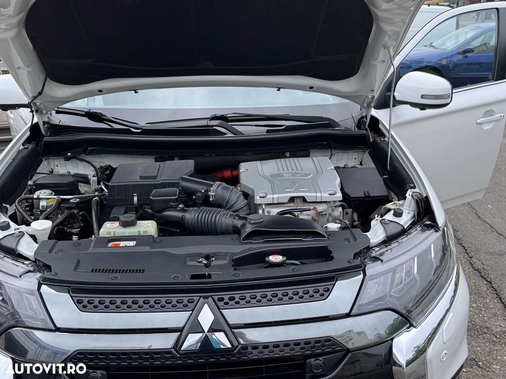 Mitsubishi Outlander PHEV 2.4 L 4X4 Instyle - 21