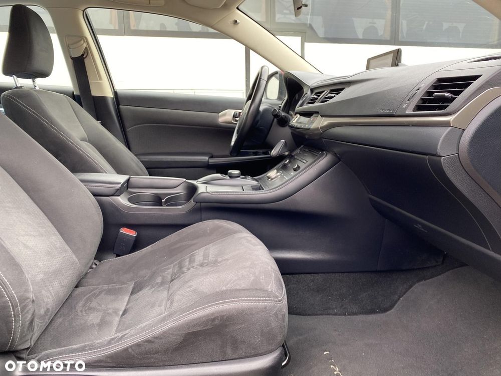 Lexus CT - 15