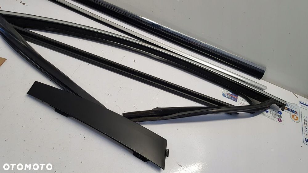 listwa drzwi lewy przód VW Passat B7 - 3