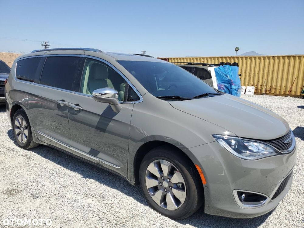 Chrysler Pacifica - 2