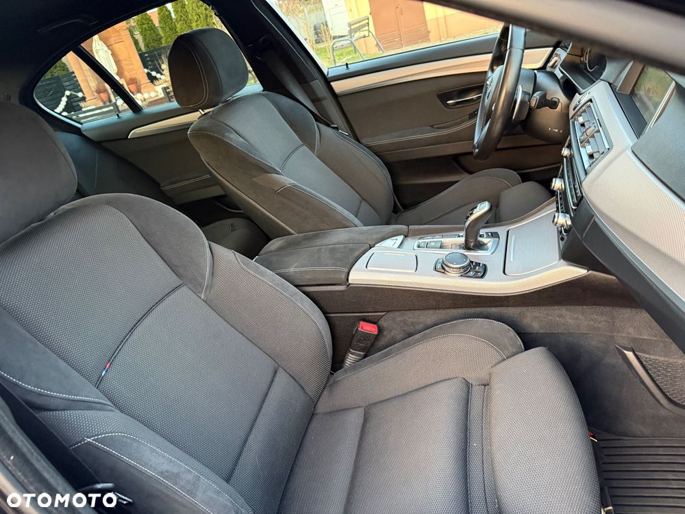 BMW Seria 5 525d xDrive - 14