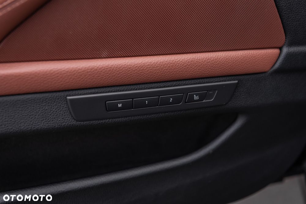 BMW Seria 5 M550d xDrive - 16