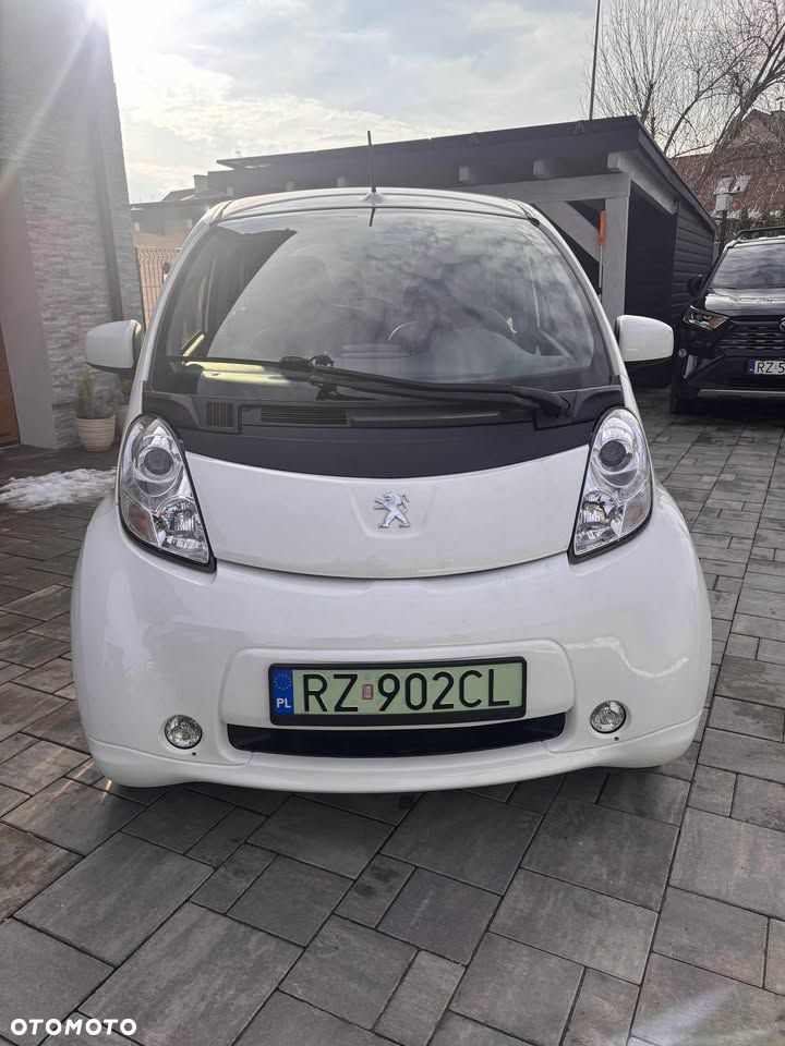 Peugeot iOn - 1