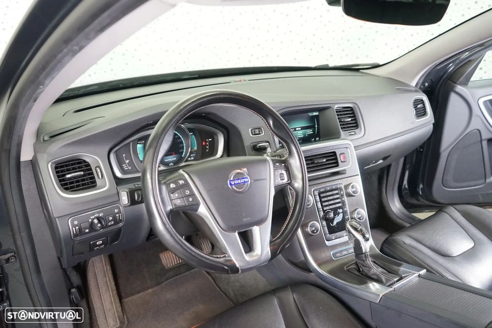 Volvo V60 2.4 D6 Momentum AWD Phev - 16