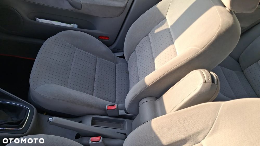 Volkswagen Golf 1.6 - 8