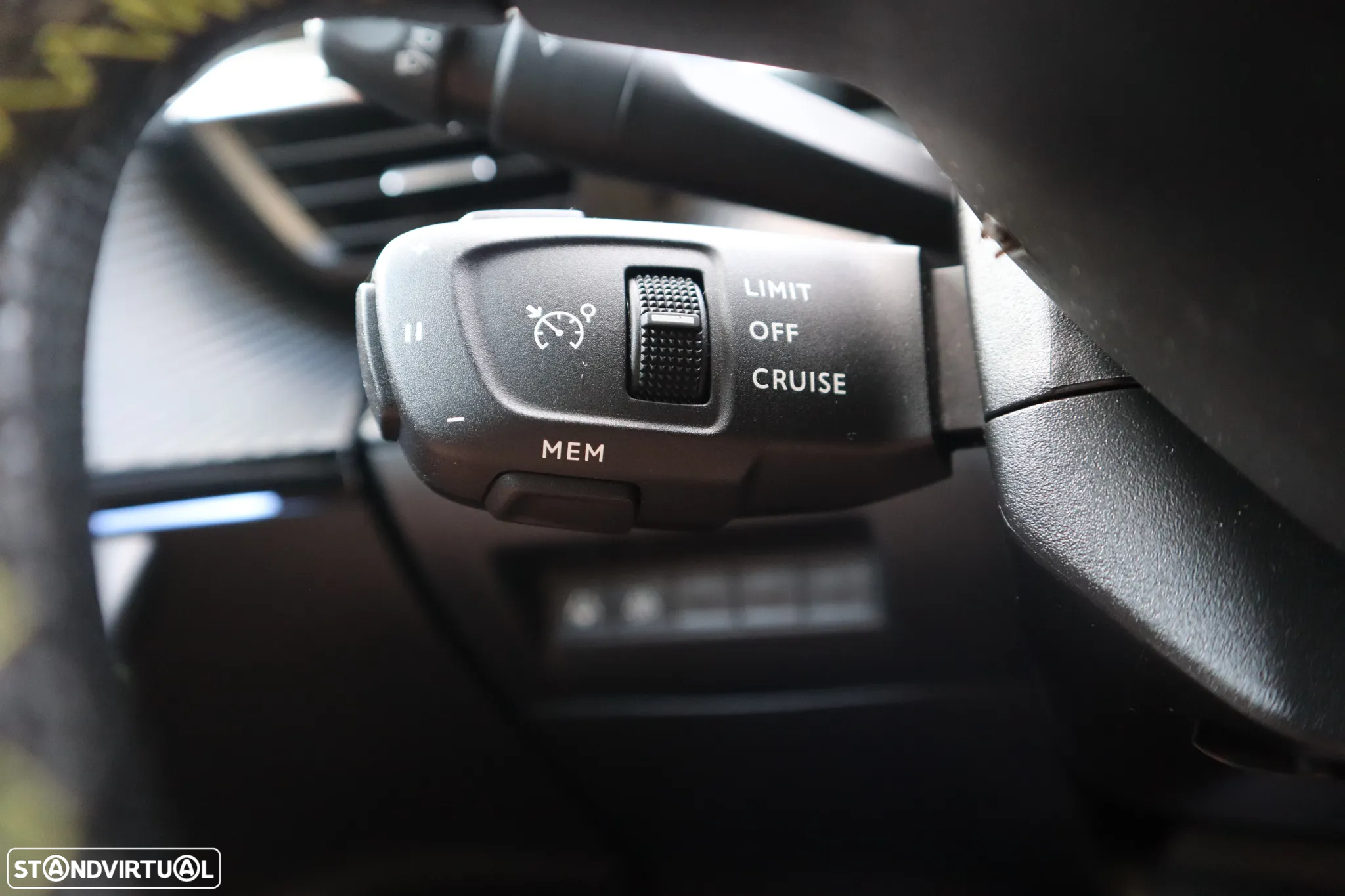 Peugeot e-2008 50 kWh GT Pack - 32