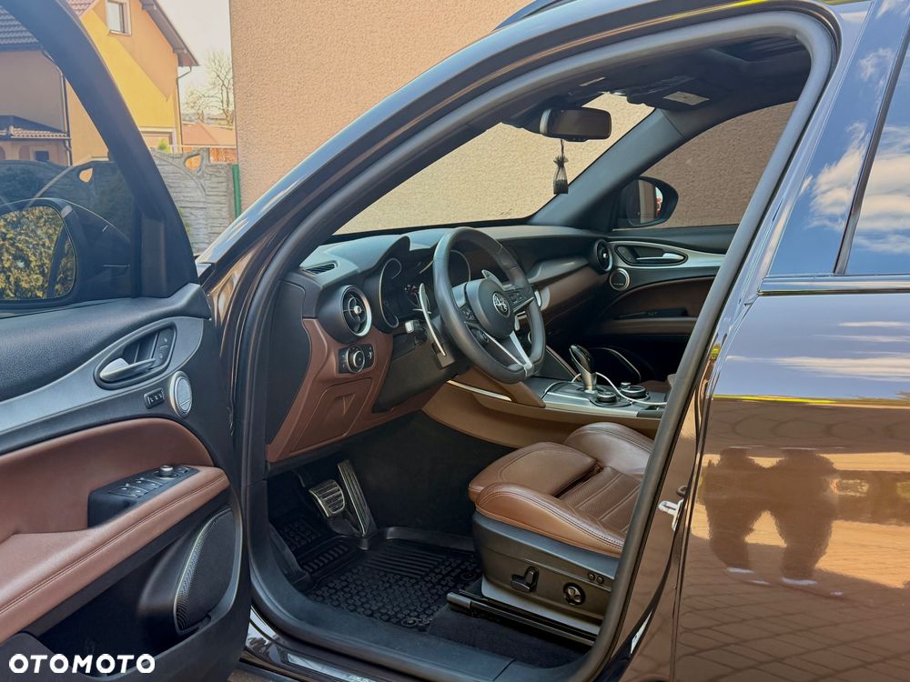 Alfa Romeo Stelvio 2.0 Turbo 16V AT8-Q4 Ti - 20