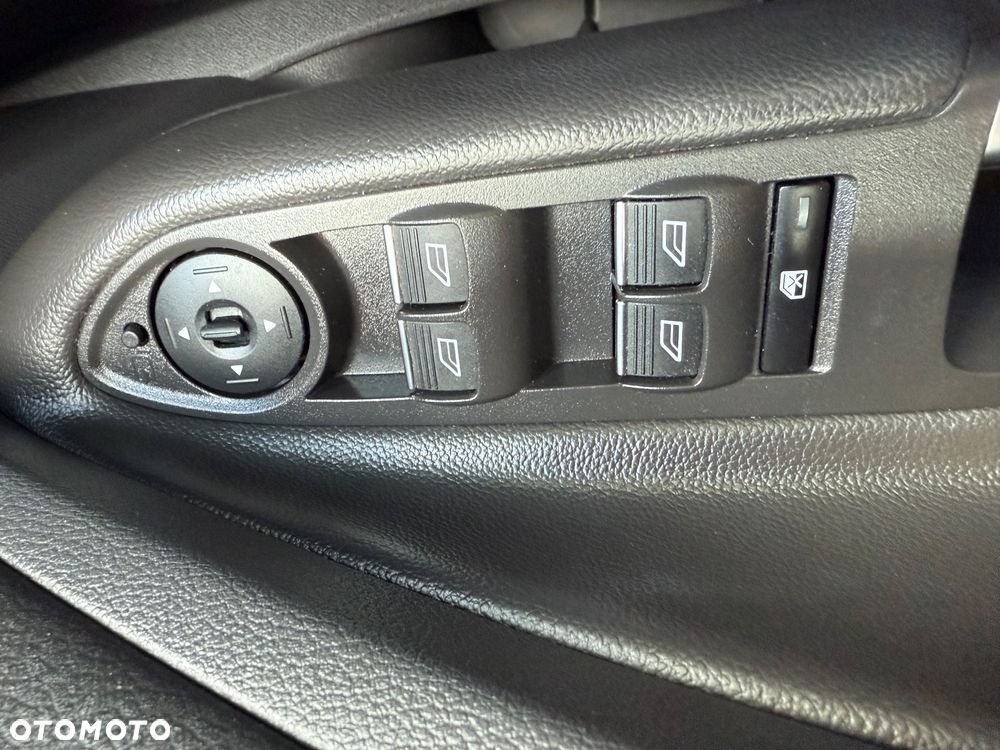 Ford Kuga 1.5 EcoBoost 2x4 Titanium - 27