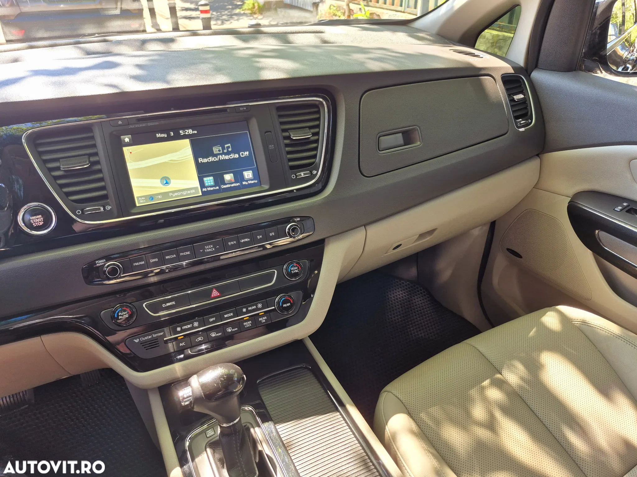Kia Carnival - 11