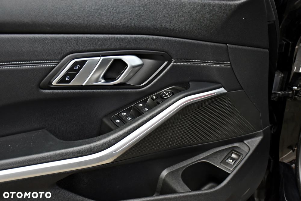 BMW Seria 3 320d Edition M Sport Shadow - 25